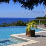 Piscine à débordement et jacuzzi, hôtel*** - restaurant Le Rayon Vert